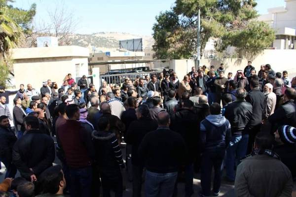 الطفيلة:مسيرة تطالب بإسقاط الحكومة(صور)