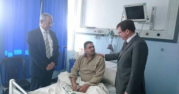 الشياب والعبوس يطمئنان على صحة الطبيب المعتدى عليه