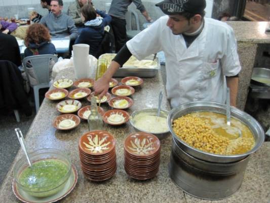 (الأمانة): وقف ترخيص المطاعم في المناطق التجارية