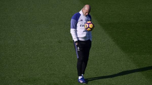 بالفيديو.. زيدان يدهش رونالدو وخاميس