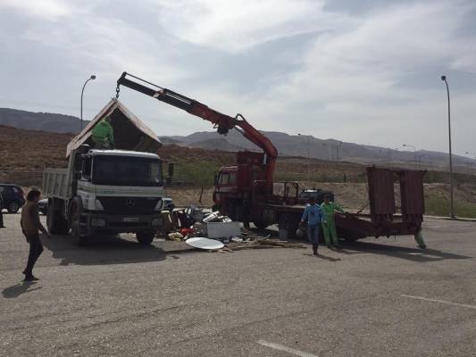 ازالة الأكشاك المخالفة على طريق البحر الميت