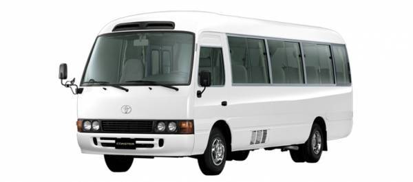 انقلاب حافلة نقل في حادث تصادم باربد .. صورة