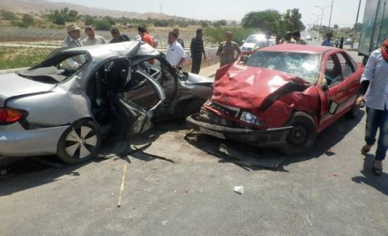 وفاة واصابة بحادث تدهور مركبة على أوتوستراد الزرقاء