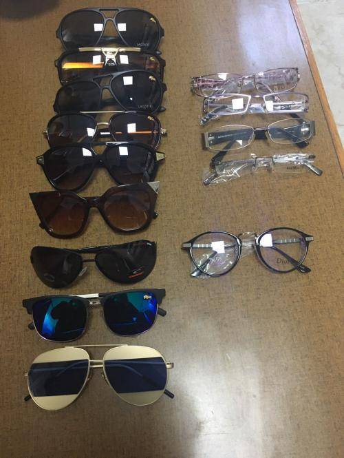 الجمارك تحبط تهريب نظارات شمسية وطبية