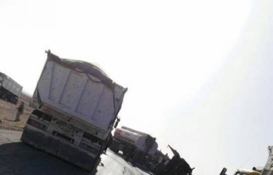 حادث مروع بين 4 شاحنات في معان (صور)