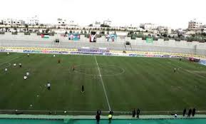 تراشق بالحجارة بين جمهور الوحدات والرمثا والدرك يتدخل