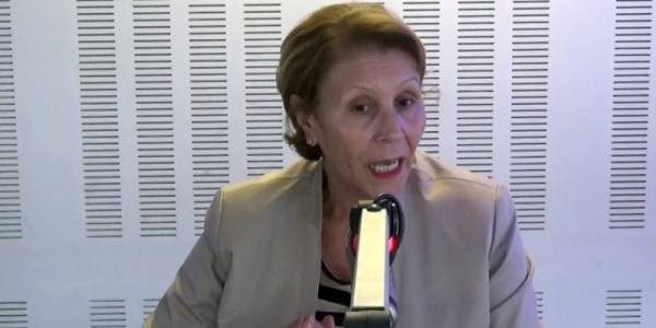 وزيرة المرأة التونسية: لدي هواتف سماسرة الفتيات القاصرات