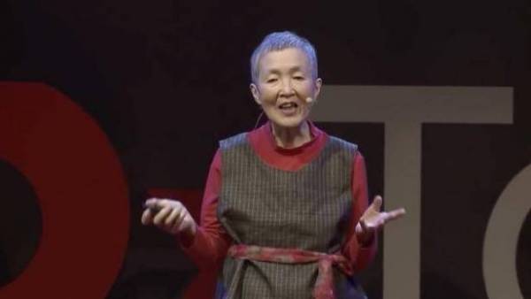 يابانية بعمر 81 تطلق تطبيقاً لهاتف أيفون