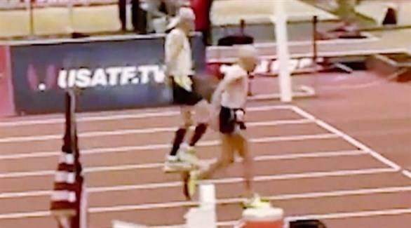 بالفيديو: أمريكي عمره قرن يفوز بسباق بالجري على منافسه التسعيني