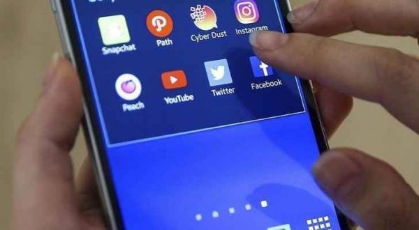 وسائل التواصل الاجتماعي تعزز شعور الأشخاص بالوحدة