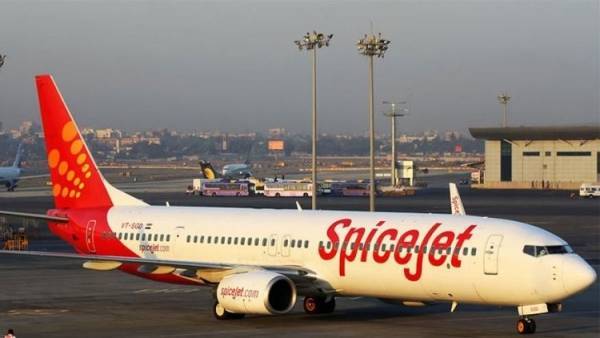 هبوط اضطراري لطائرة بسبب رائحة المرحاض!