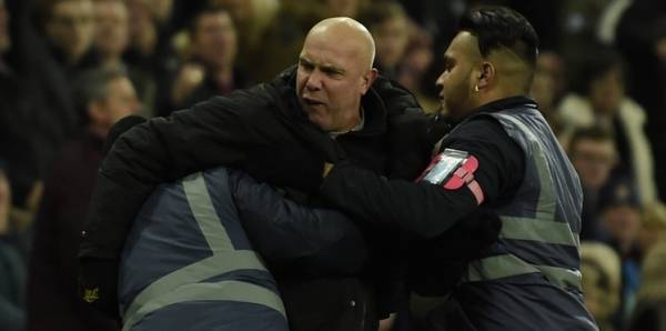 الأمن يمنع مشجعًا من الاعتداء على لاعبي تشيلسي (صور)