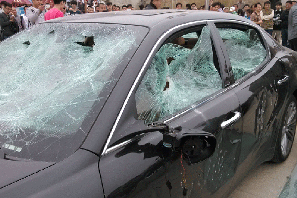 تحطيم مركبة السفير الأردني في تل أبيب