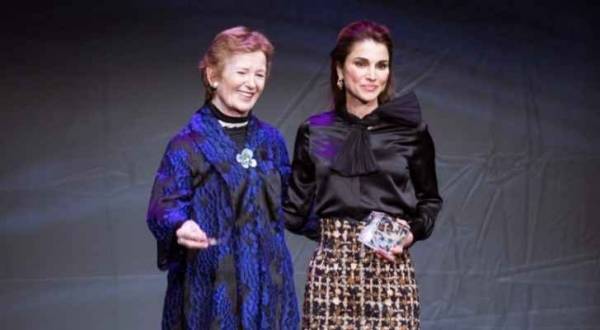 الملكة رانيا تتسلم الجائزة العالمية للريادة من منظمة الأصوات الحيوية