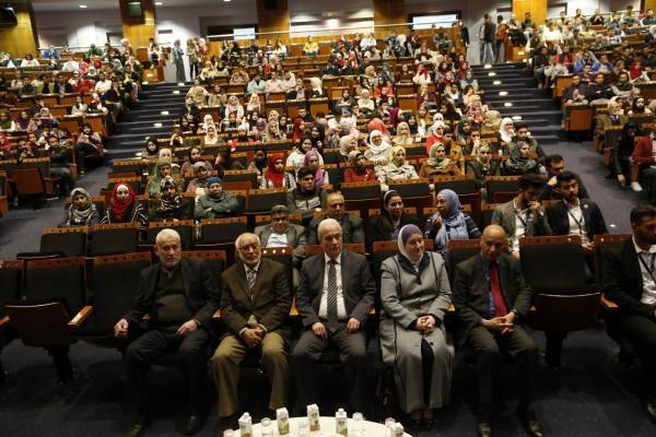 العلوم التطبيقية الخاصة تحتفل بعيد ميلاد جلالة الملك  صور