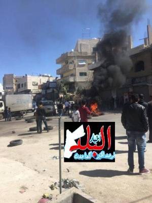 تجار الجويدة يغلقون شارعاً بالاطارات المشتعلة إحتجاجاً على مخالفات الأمانة(صور)