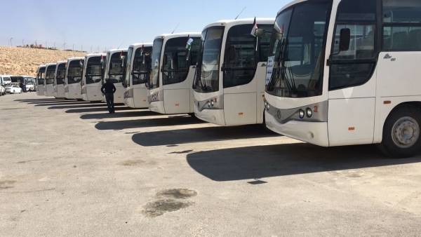 رجل الأعمال النوايسه يُهدي القوات المسلحة عشر حافـلات و100 مكيف (صور)