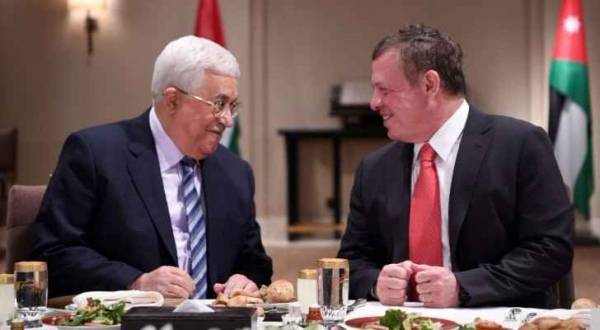 الملك يبحث تطورات عملية السلام خلال اتصال هاتفي تلقاه من عباس