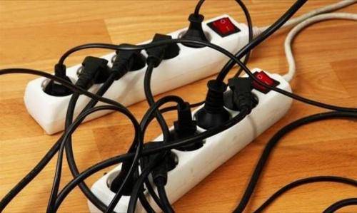 فواتير خيالية تدفعها الحكومة في ظل عجز الموازنة