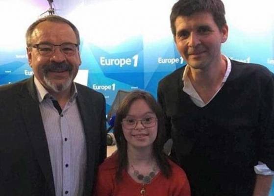 مصابة بمتلازمة داون تفوز بتحد لتصبح مذيعة