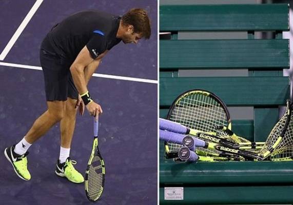لاعب كرة تنس يخرج عن شعوره ويحطم أربعة مضارب ... فيديو