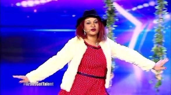 بالفيديو: متسابقة تدخل لجنة التحكيم آراب جوت تالنت في نوبة ضحك هيسترية