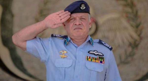 جلالة القائد الأعلى يزور قيادة سلاح الجو الملكي