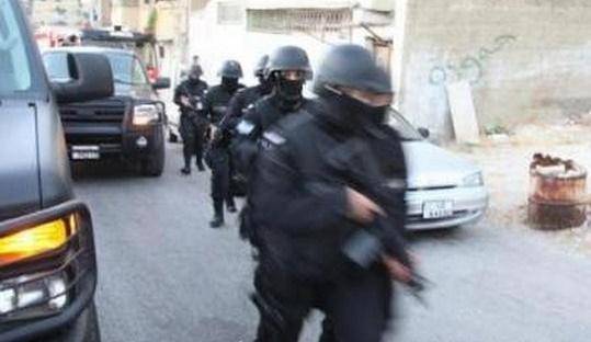 مداهمة لمطلوبين خطيرين جدا ومسلحين في العقبة