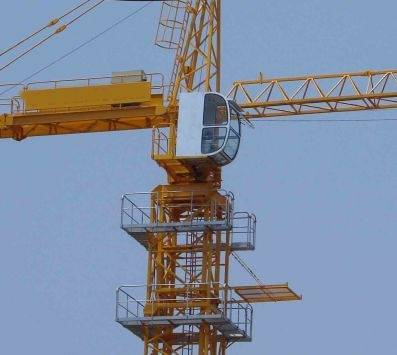 وفاة أربعيني بسقوط رافعة في الكورة