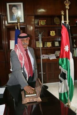 القيسي يؤدي اليمين رئيسا لبلدية الزرقاء ويستقبل المومني