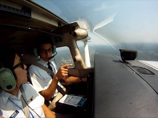 200 طيّار أردني لا يَطيرون ..والسبب تعسّف قرارات شركات الطيران الأردنية!!