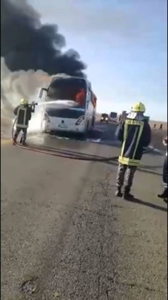 احتراق حافلة نقل عمومي في معان ..صور