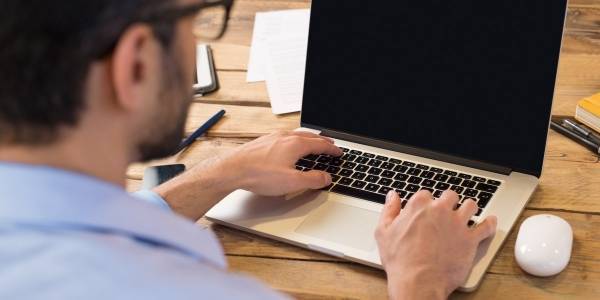 أشهر 10 أخطاء غبية نرتكبها عند الكتابة.. على ذمة مايكروسوفت