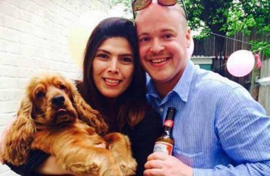 وفاة بريطاني شحن هاتفه بالحمام