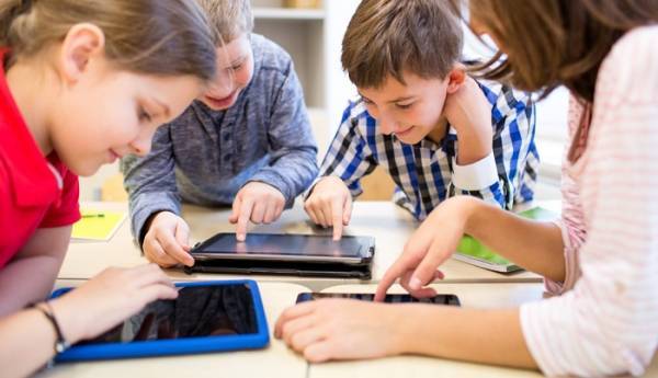الاستخدام الطويل للاجهزة الذكية يزيد من الاصابة بالسكري عند الاطفال