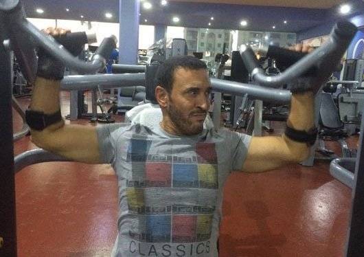 بالفيديو: كاظم الساهر كما لم تشاهدوه سابقاً.. يمشي على يديه!