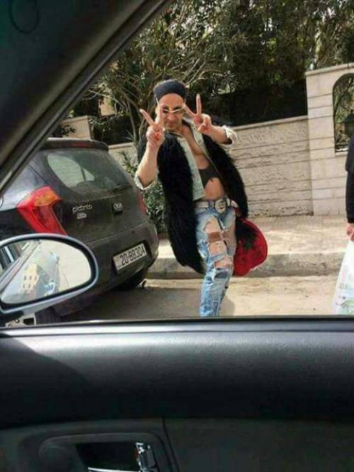 الأمن يقبض على شخص كان يرتدي لباسًا فاضحًا في شوارع عمان