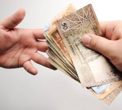 الشبيب: المياه تطالب مواطنًا يتقاضى راتبًا من المعونة بدفع آلاف الدنانير