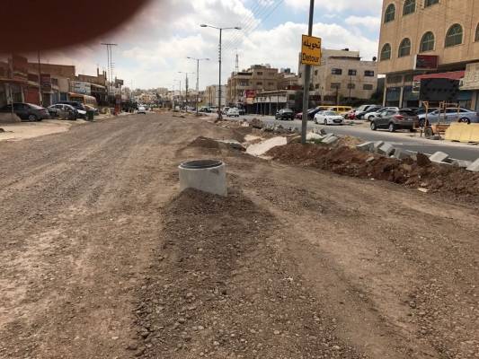 37 تاجراً زرقاوي يقاضون الوزير سامي هلسة بسبب شارع(بالوثائق والصور)