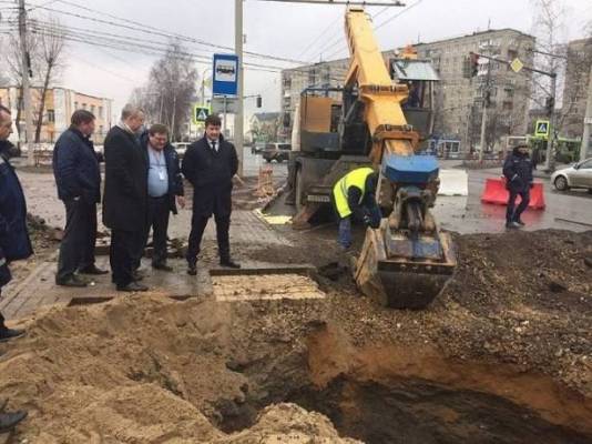 بالفيديو.. الرجل الذي رصدته الكاميرا بالشارع لحظة ابتلعته الأرض!