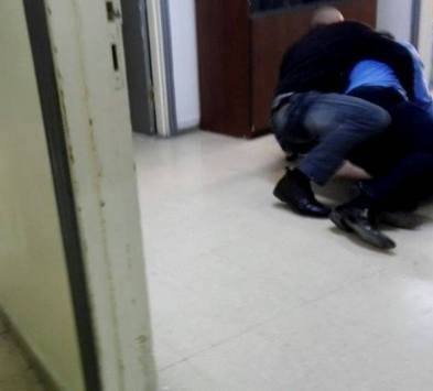 عراك بالايادي بين وزير الزراعة ورئيس اتحاد المزارعين !!