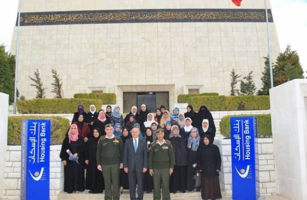 مدير التوجيه المعنوي وإيهاب السعدي يكرمان أمهات الشهداء في عيد الأم