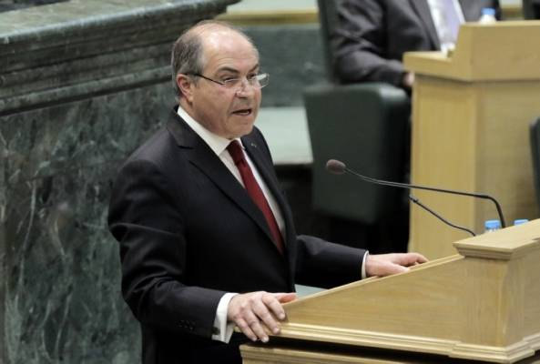 مصدر: وزير الزراعة لم يقدم إستقالته