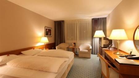 نزيل في فندق يعثر على رسالة مضمونها أرعبه!