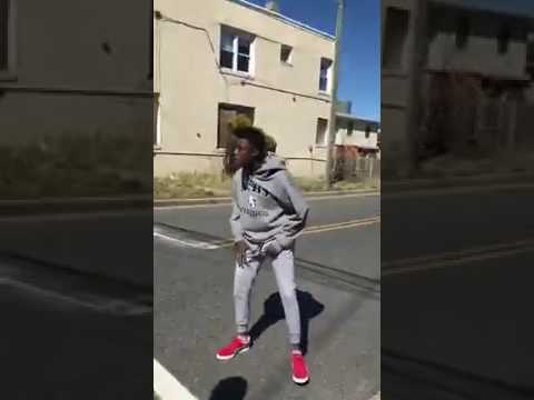 هكذا انتهت مشاجرة بين مراهقين أمريكيين.. فيديو حقق “19” مليون مشاهدة في يوم