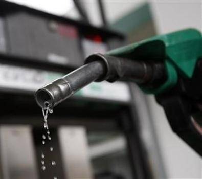 ترجيح إنخفاض أسعار المحروقات الشهر المقبل