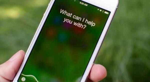 طفل عمره 4 سنوات ينقذ حياة أمه بواسطة تطبيق (سيري)