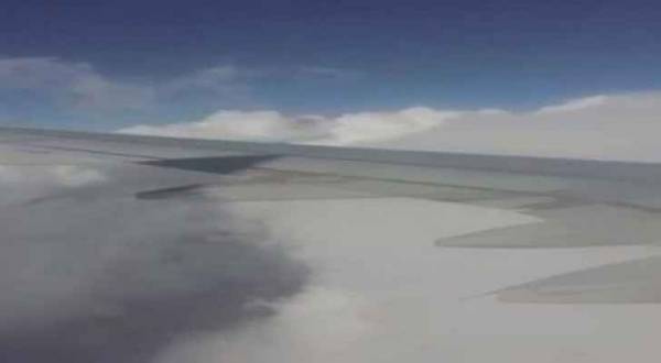 شاهد بالفيديو .. لحظات مرعبة لطائرة سعودية