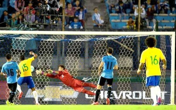فوز كبير للبرازيل على الأوروغواي (4ــ1) والأرجنتين تتخطى تشيلي بهدف لميسي