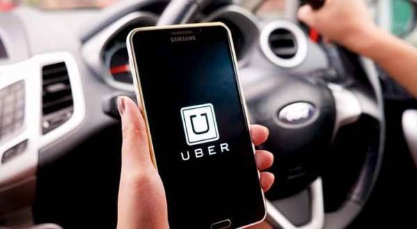 أوبر تعلق القيادة الذاتية بولاية اريزونا الأمريكية